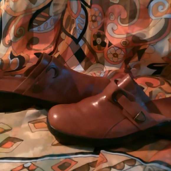 CLARK CARAMEL COLORED CLOGS - Picture 5 of 5